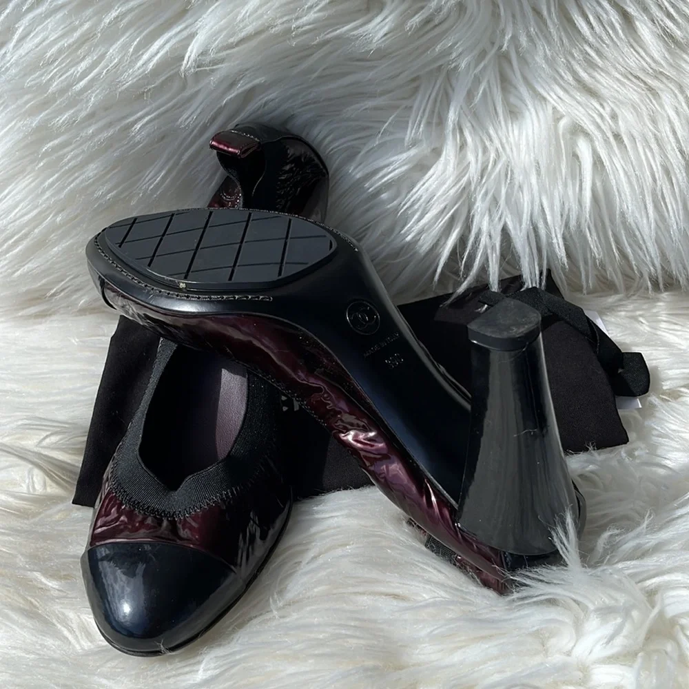 Authentic Chanel Black/Burgundy Patent Leather Scrunch Block Heel Pumps - Picture 4 of 16